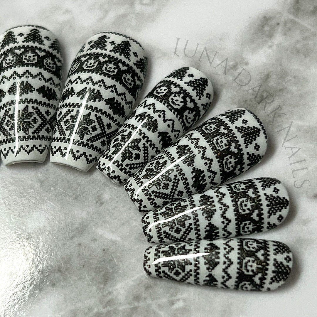 Creepy Christmas Sweater, Gothic Christmas Nails, Witchy Winter Nails, Press On Nails, Reusable False Nails, Fake Nails, Glue-on Nails