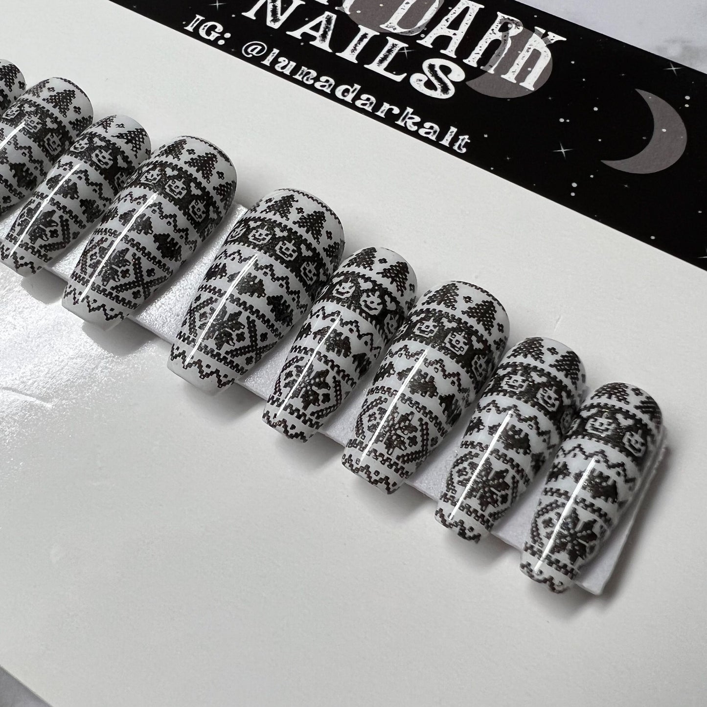 Creepy Christmas Sweater, Gothic Christmas Nails, Witchy Winter Nails, Press On Nails, Reusable False Nails, Fake Nails, Glue-on Nails