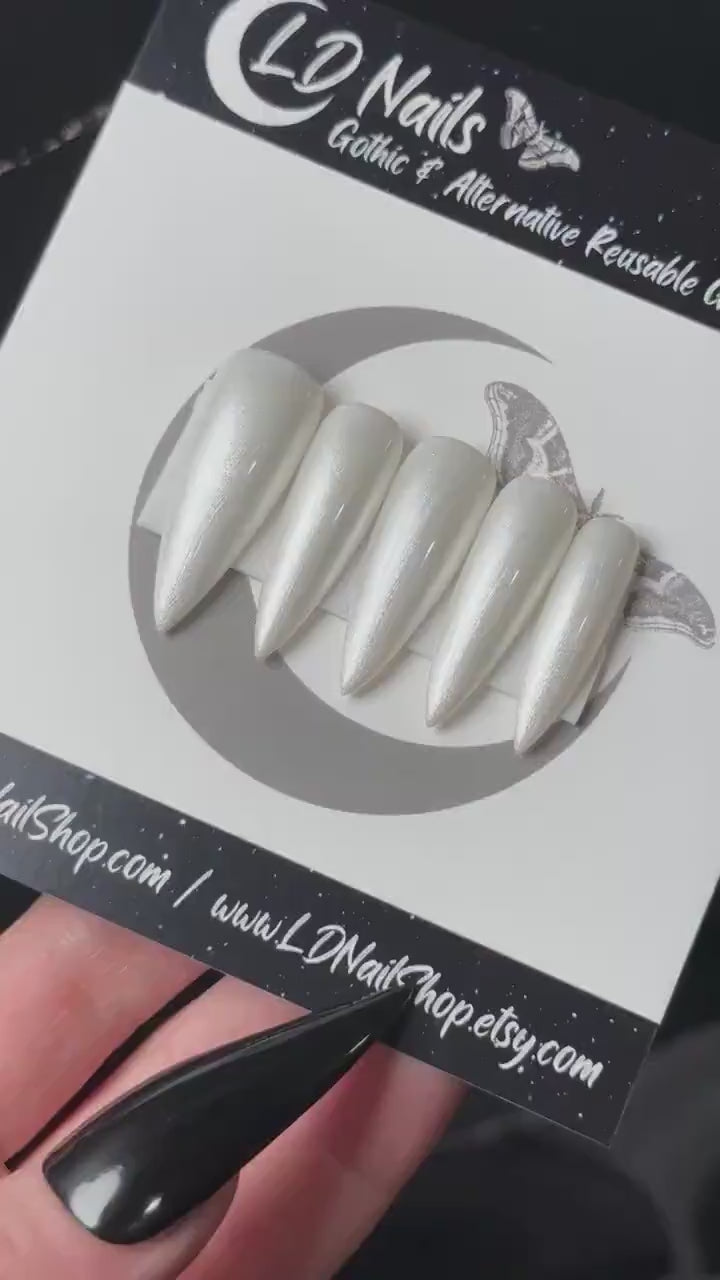 Shimmer White Press On Nails, White Glitter Nails, Basic Nails, Witchy Nails, Gothic Nails, Minimalist Nails, Reusable False Nails